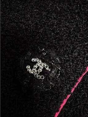 Auth CHANEL 2021 Wool Bolero very good condition so cute